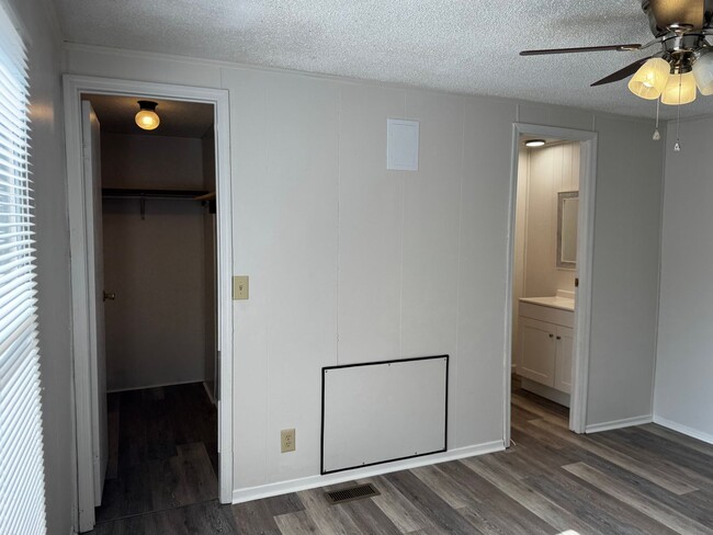 Building Photo - Three Bedroom Single Wide Home in Troutman