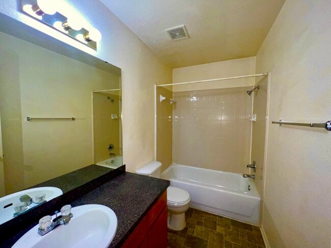 Full Bathroom Upstairs - 3906 Gus Dr