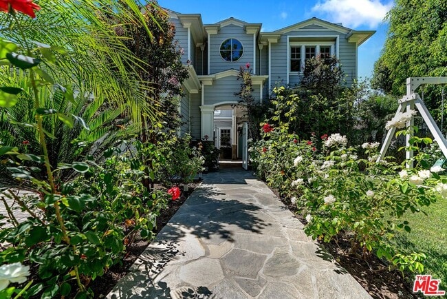 Building Photo - 4135 Dixie Canyon Ave
