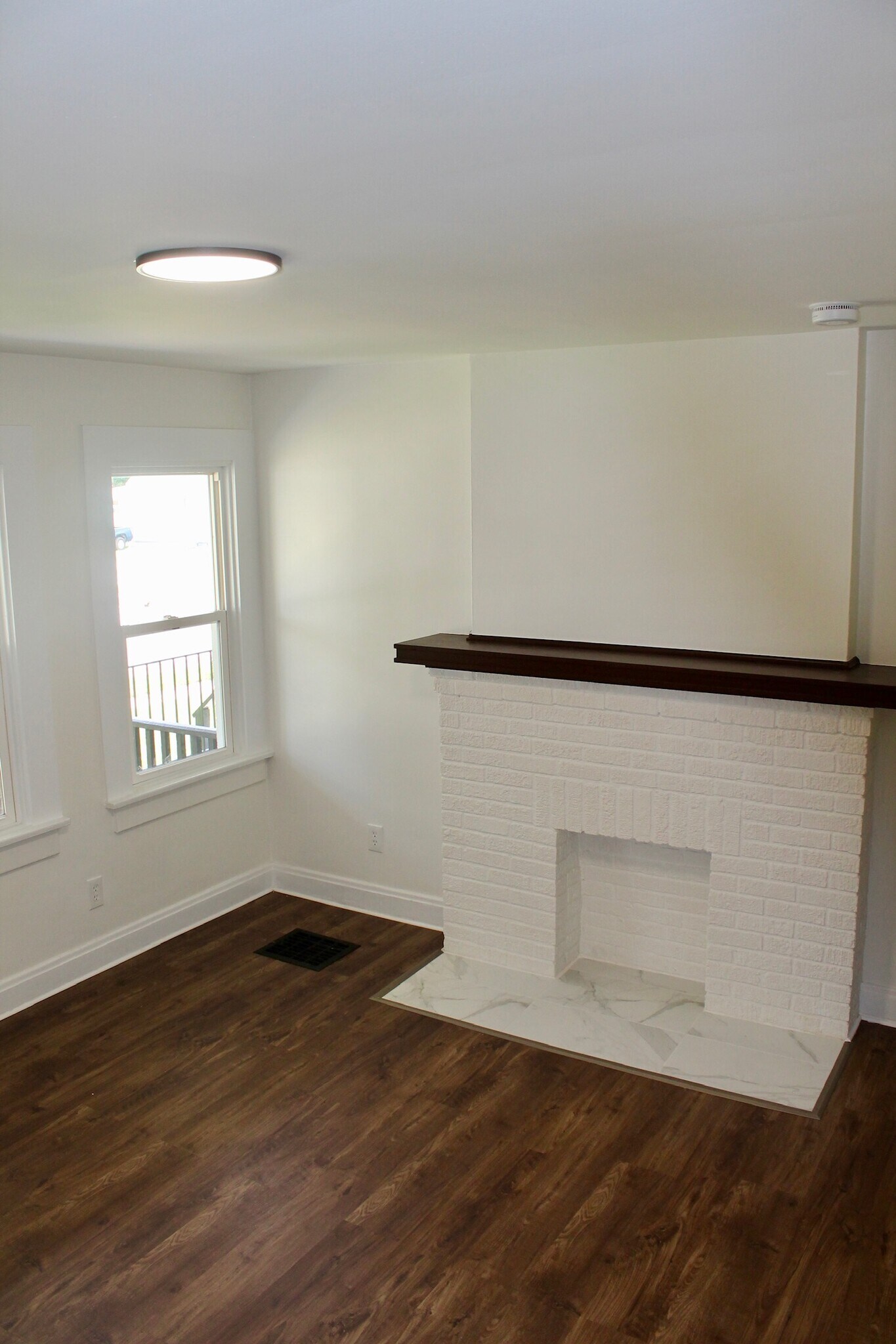 Building Photo - 1827 S Champion Ave