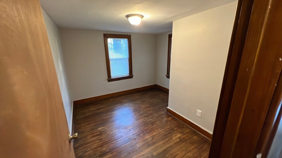 Building Photo - 592 Sanford Ave