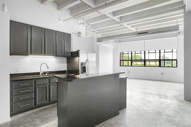 Building Photo - 2319 Chouteau Ave