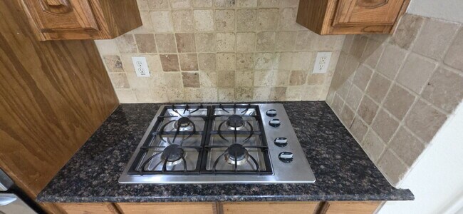 Building Photo - Recently remodeled 4 bedrooms, 3 bathrooms and move-in ready!