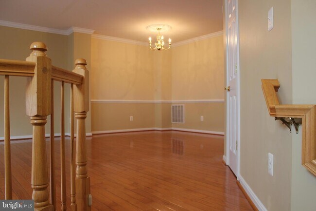 Building Photo - 24651 Kings Canyon Square