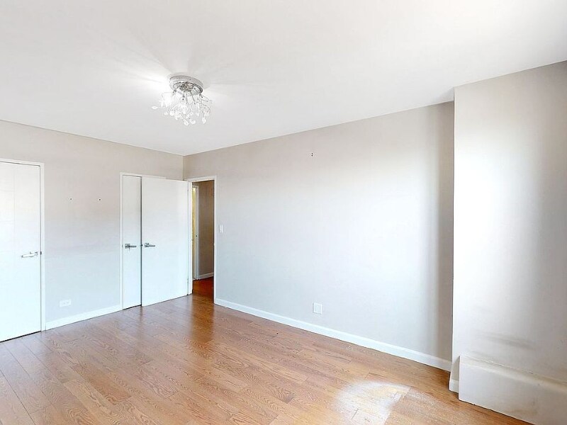 Building Photo - 2925 W 5th St