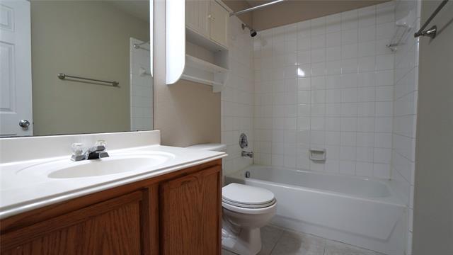 Building Photo - 2028 Wildwood Dr
