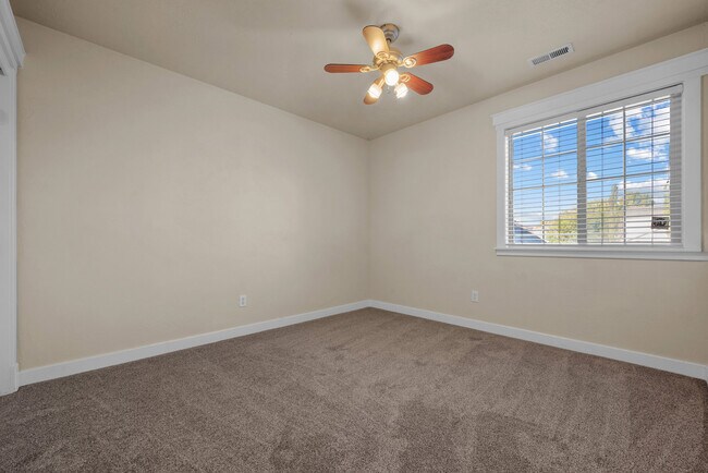 Building Photo - 958 N Buffalo Dr