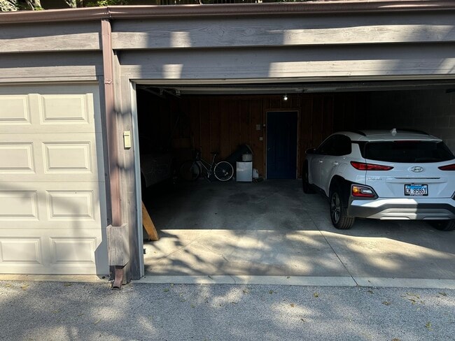 Building Photo - 957 W Montana St