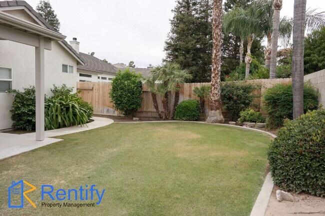 Building Photo - Charming Seven Oaks Home - 4Bed, 2Bath - Gardener Included!