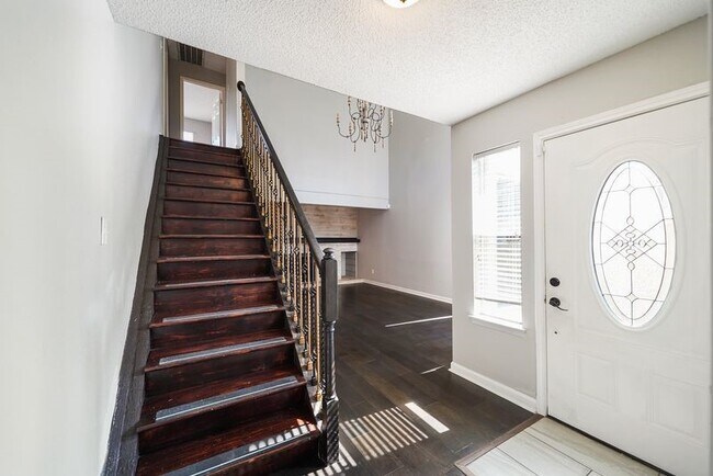 Building Photo - 11502 Village Pl Dr