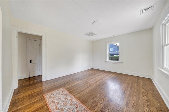 Building Photo - 109 Crestview Dr