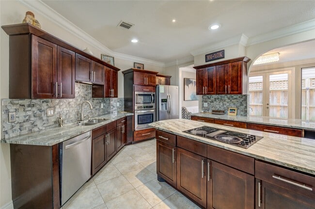 Building Photo - 2527 Potomac Dr