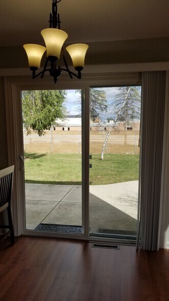Patio door off eat in kitchen to back yard - 134 Chestnut Ridge Dr