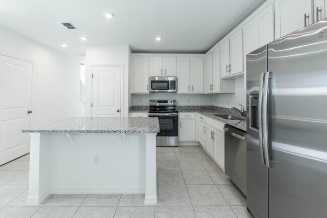 Building Photo - 1602 Fan Palm Dr