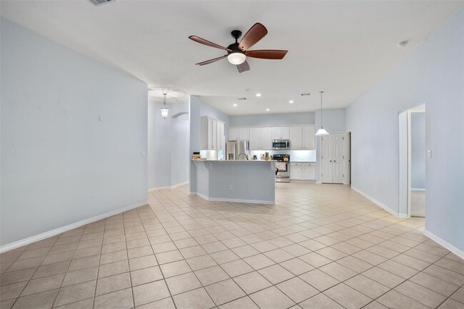 Building Photo - 390 Clarence Ct