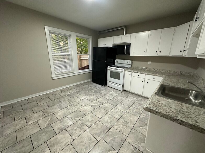 Building Photo - 51 Freeman Ave