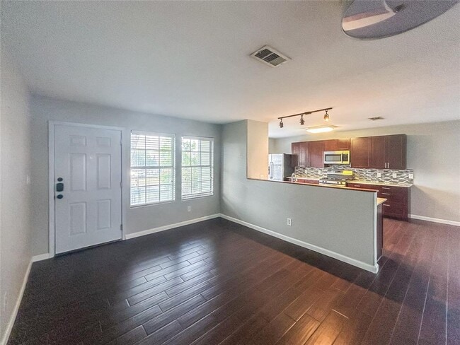 Building Photo - 5700 Glen Meadow Dr