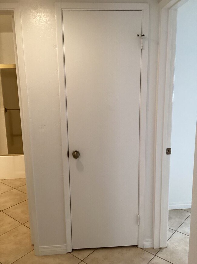 Building Photo - Downstairs Condo Located in the Gated Community of Las Palmas