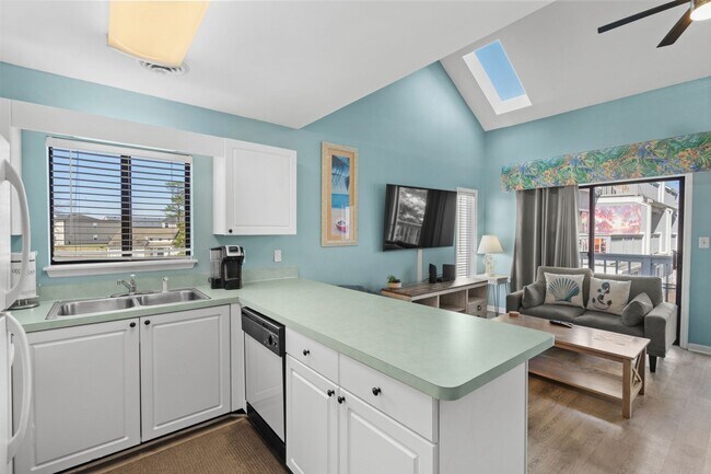 Building Photo - Fully Furnished W/ All Utilities Included!...