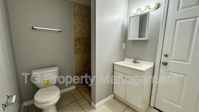 Building Photo - 6947 Clovis Rd