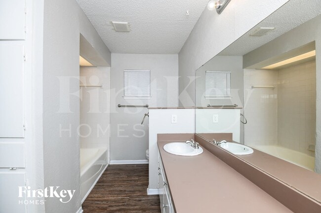 Building Photo - 1808 W Cedar Elm Dr
