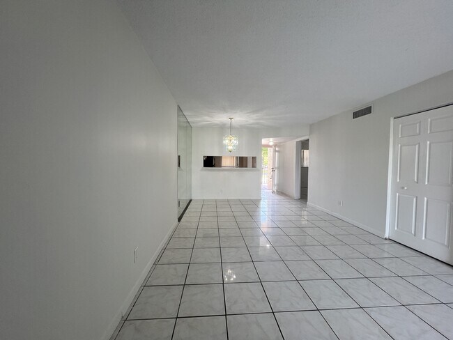 Building Photo - 3399 Foxcroft Rd