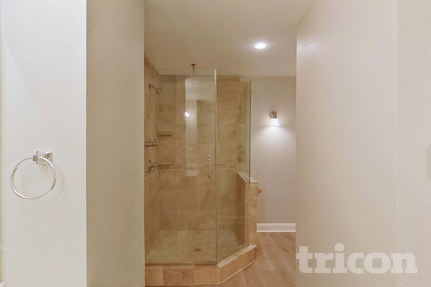 Building Photo - 7724 Grassland Dr