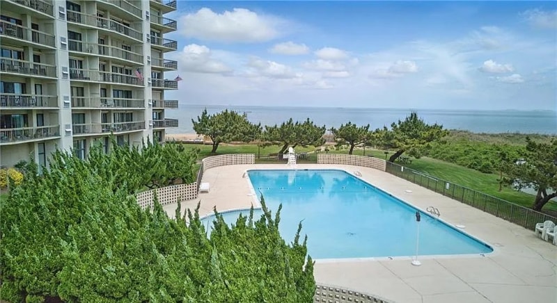 Building Photo - 2830 Shore Dr