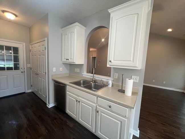 Building Photo - 3 bedroom 2 bathroom in Clear Creek Colony