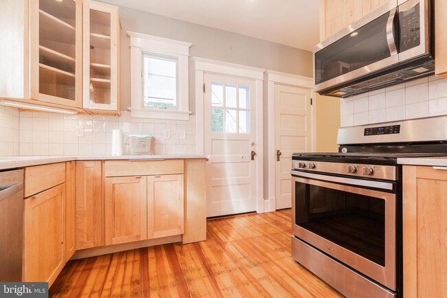 Building Photo - 928 19th St S