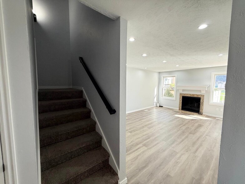 Building Photo - 8335 S 1050 E