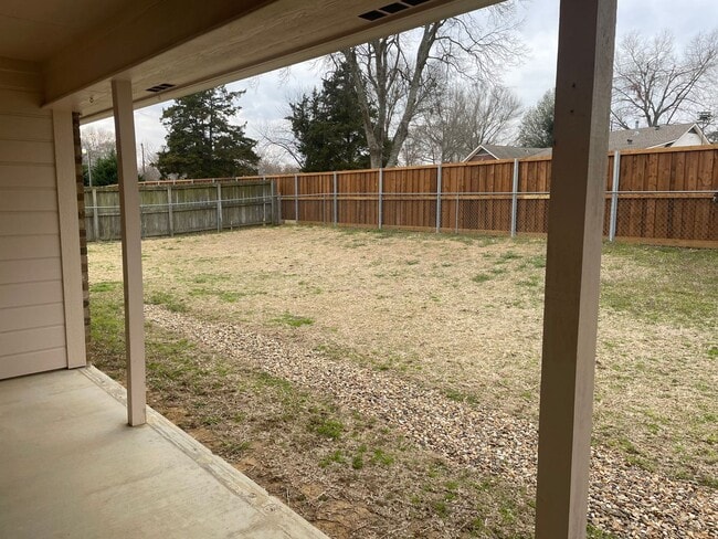 Building Photo - 3/2/2 WHITE OAK ISD - extra parking and st...