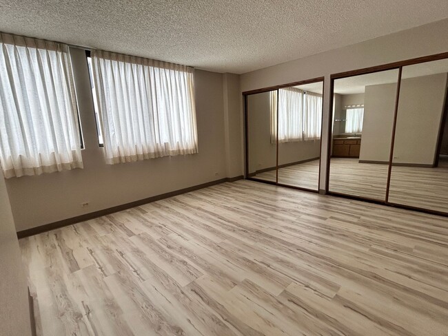 Building Photo - Two Bedroom Condo in Aiea