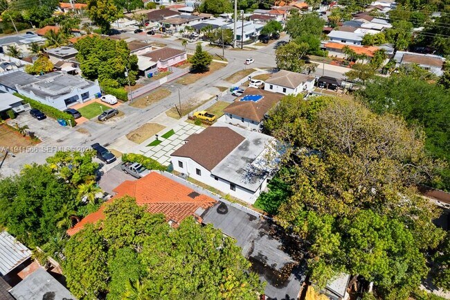 Building Photo - 445 SW 62nd Ct