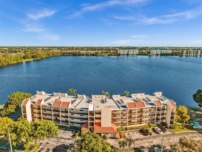 Building Photo - 118 Lake Emerald Dr