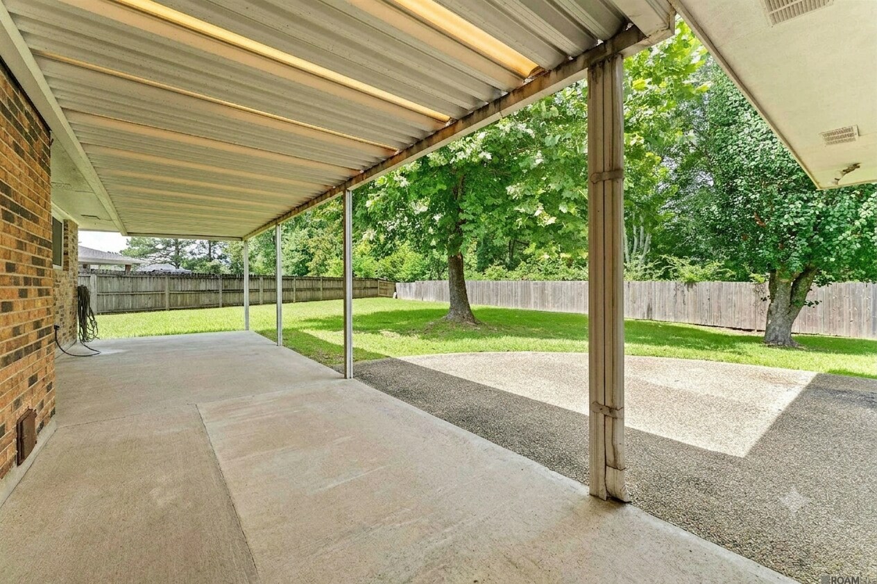 Building Photo - 6362 Westridge Dr