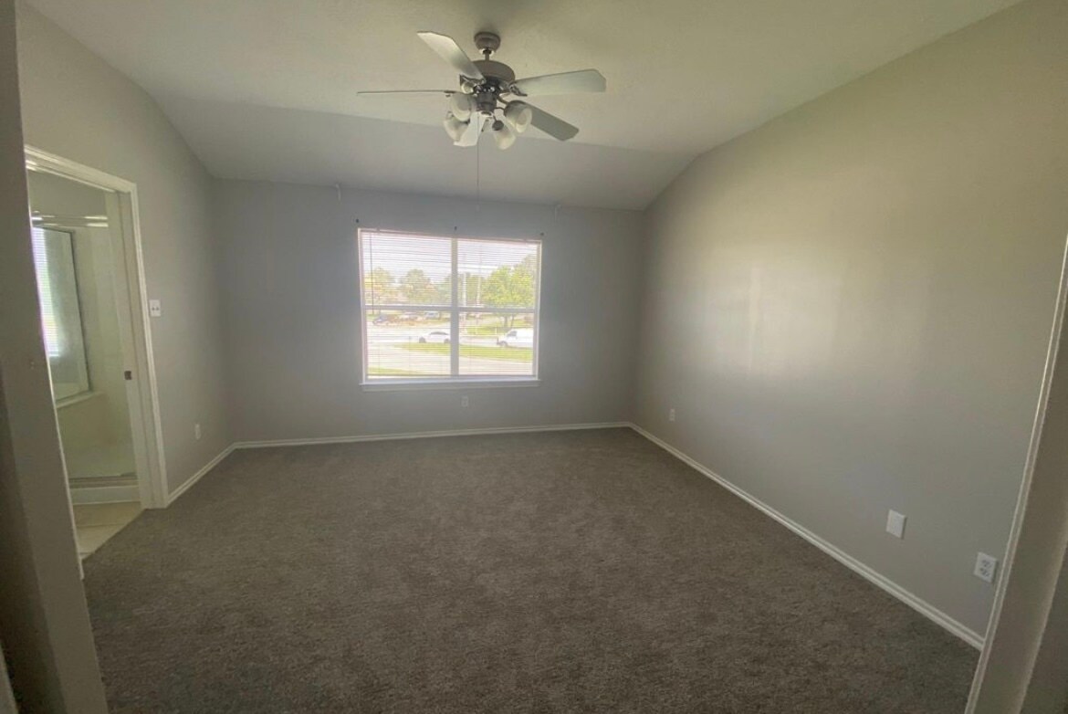 Building Photo - 13015 Peppergate Ln