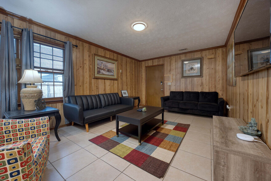 Building Photo - 4629 Rosemont Dr