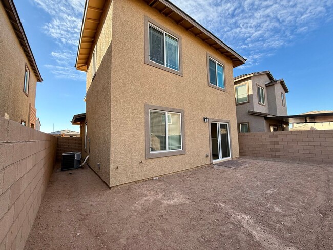 Building Photo - BRAND NEW 3 BED 2.5 BATH 2 CAR GARAGE SING...