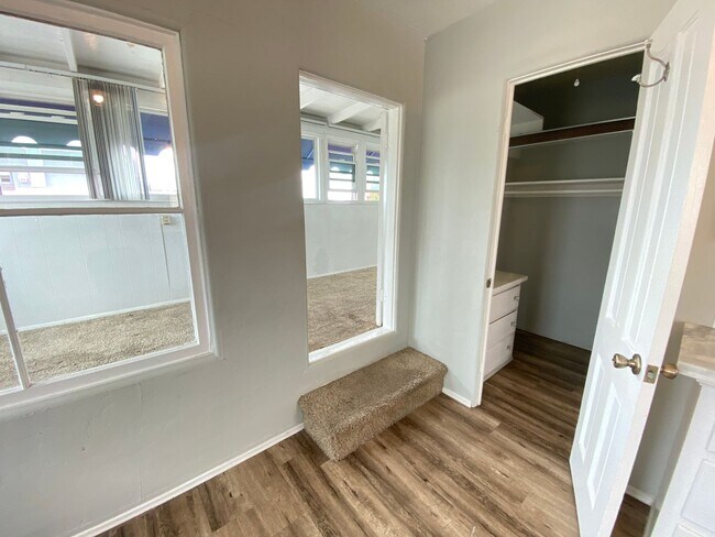 Building Photo - CHARMING NORTH PARKING ONE BEDROOM! LARGE ...