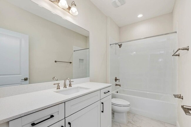 Building Photo - Nocatee Townhouse in West End!