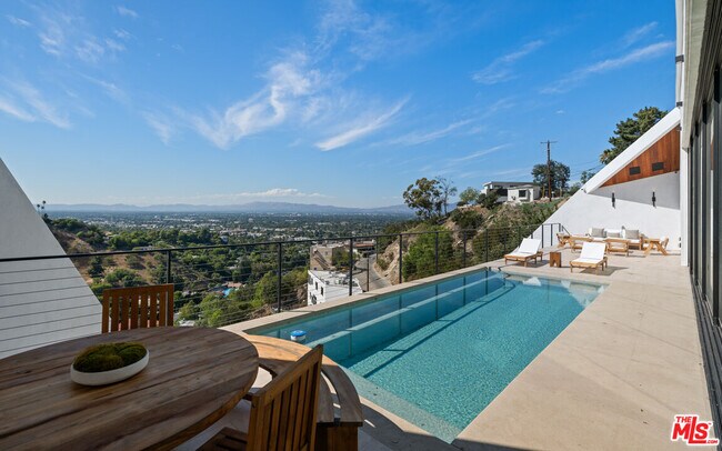 Building Photo - 3699 Alta Mesa Dr