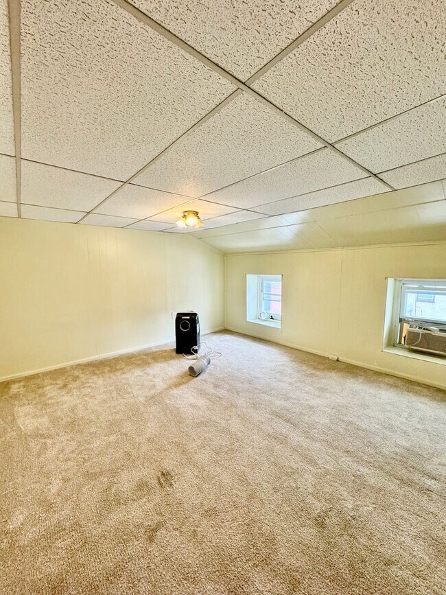 Building Photo - 129 Levering St