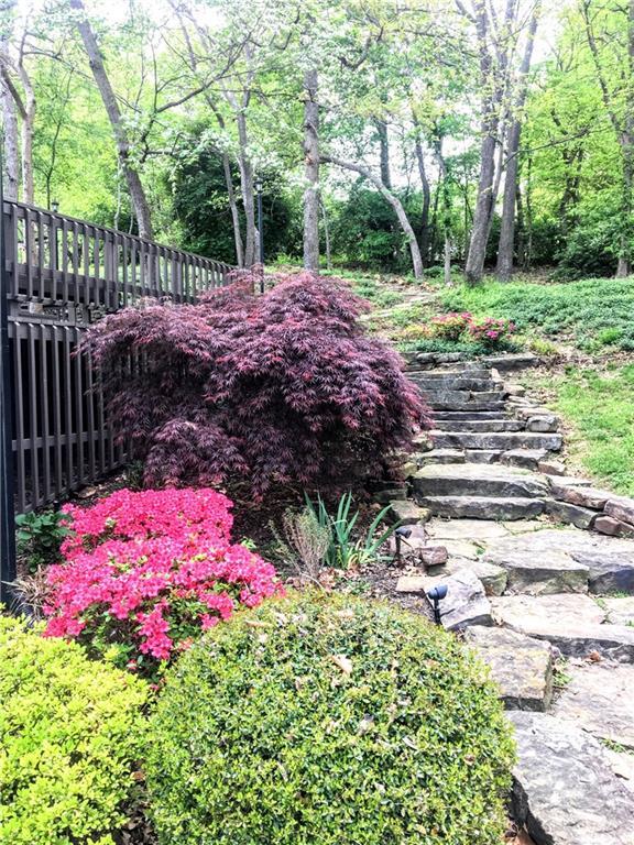 Building Photo - 3261 Eden Dr