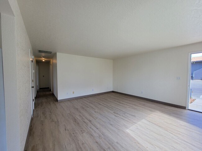 Building Photo - 1816 W 21st Ave