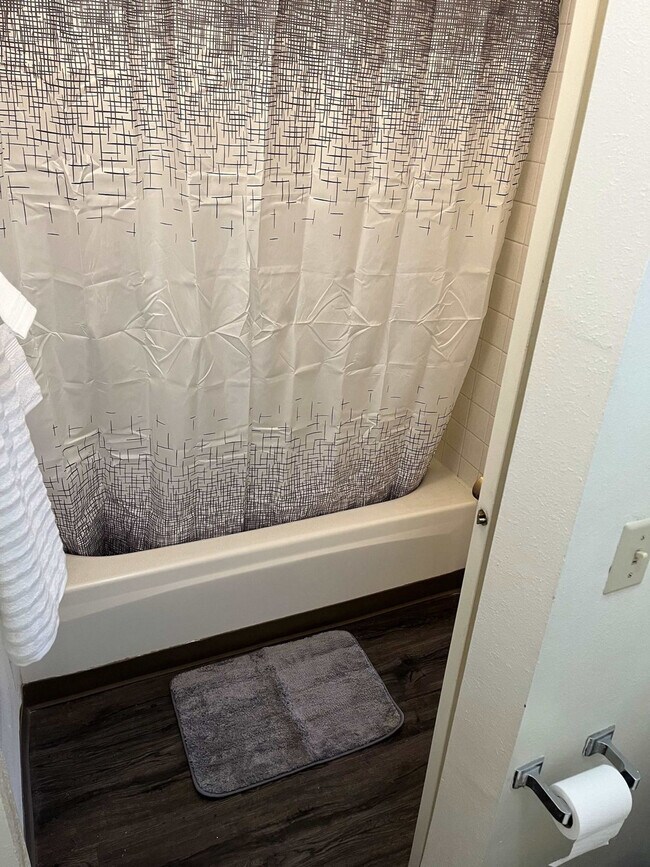 Building Photo - 1555 NE Merman Dr