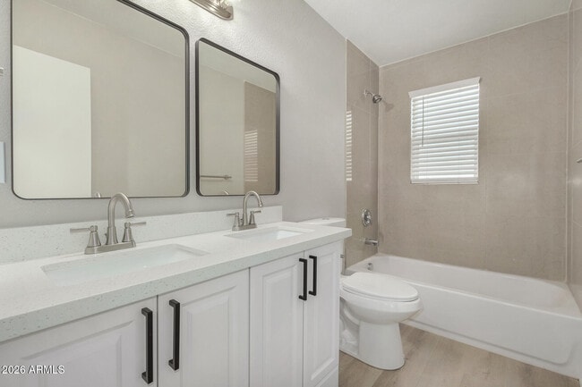 Building Photo - 4911 E Culver St