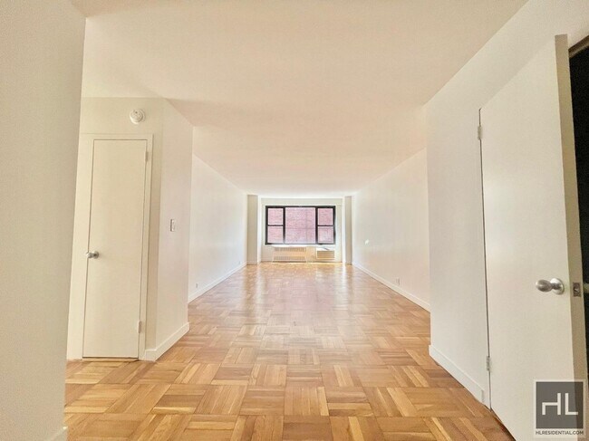 Building Photo - 145 4th Ave