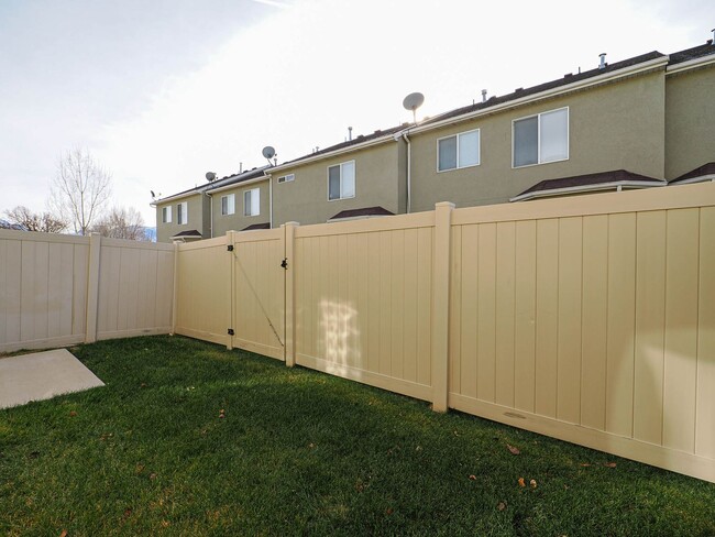 Building Photo - West Jordan Townhome