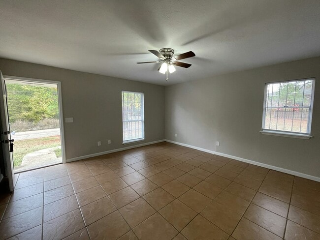 Building Photo - 2118 Thousand Oaks Dr